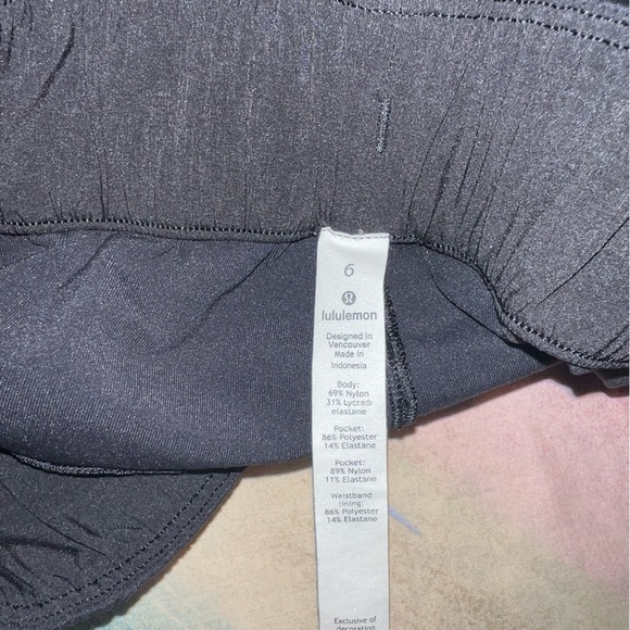 Lululemon On The Fly Short *Woven *2.5" Black (First Release) Size 6 - Picture 7 of 9